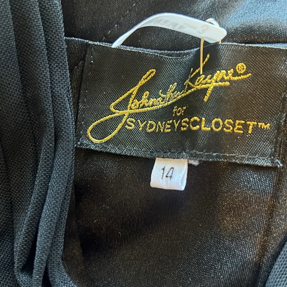 Formal, worn as Mother of the Bride long, black, dress with small train. Sz 14 - Picture 6 of 9